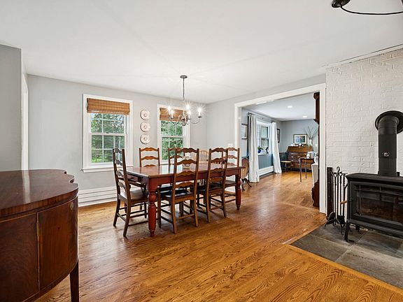 3rd image of 12 Hemlock Road