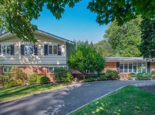 10 Pilgrim Rd, Short Hills, NJ 07078