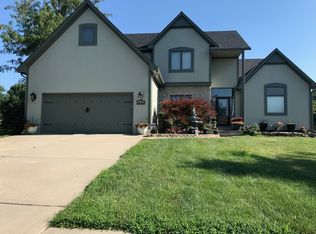 1402 Cedar Ridge Cir, Raymore, MO 64083