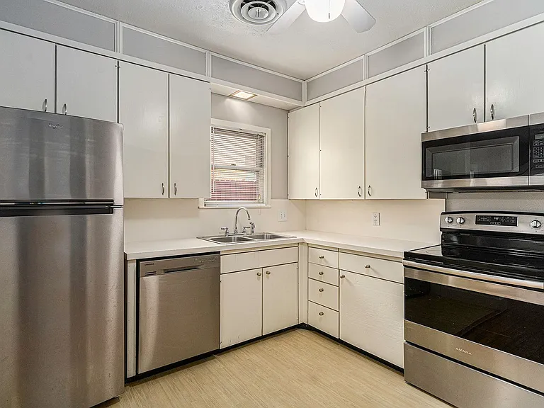 3233 Odessa Ave — Photo 13