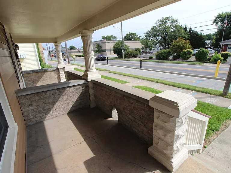 1412 Shelby St — Photo 3