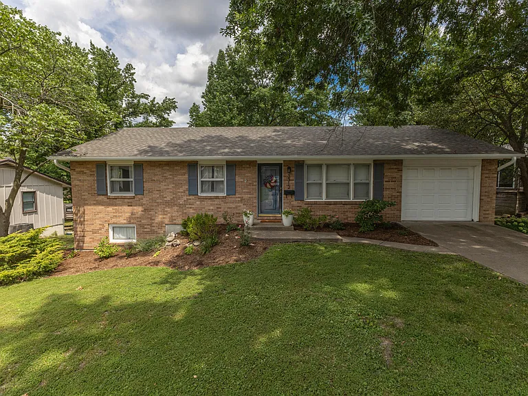 3312 Lynnwood Dr — Photo 1