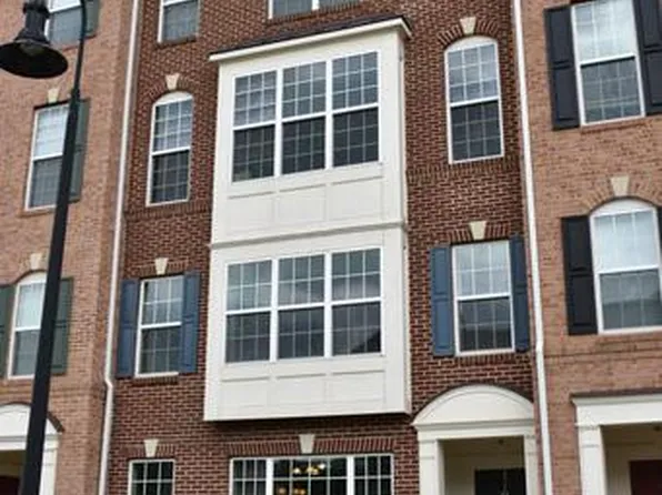 6263 Aster Haven Cir #17, Haymarket, VA 20169