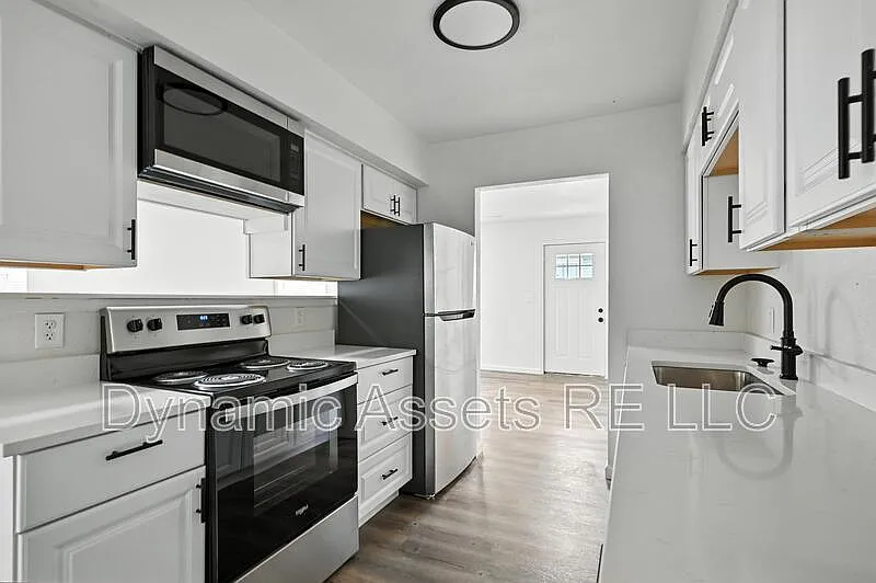 Building Photo - 509 E Jefferson St #A