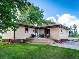17431 300th St, Aplington, IA 50604
