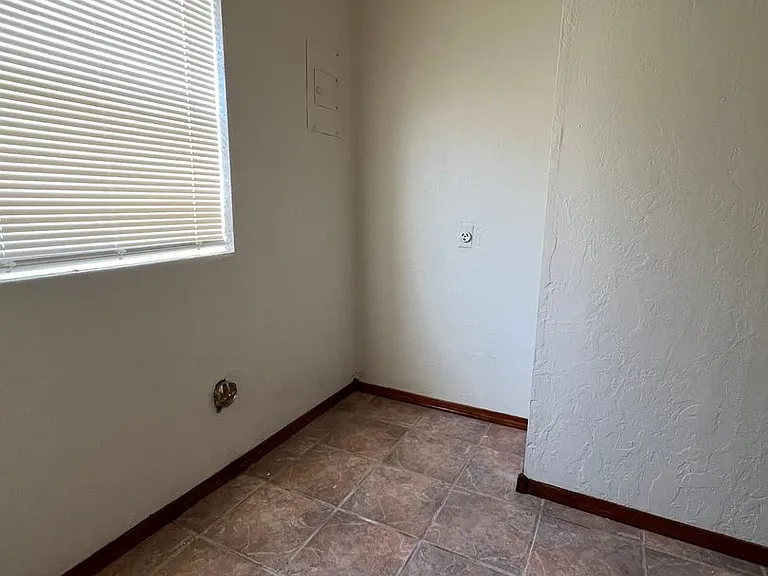 6954 SW Forest Ave — Photo 8