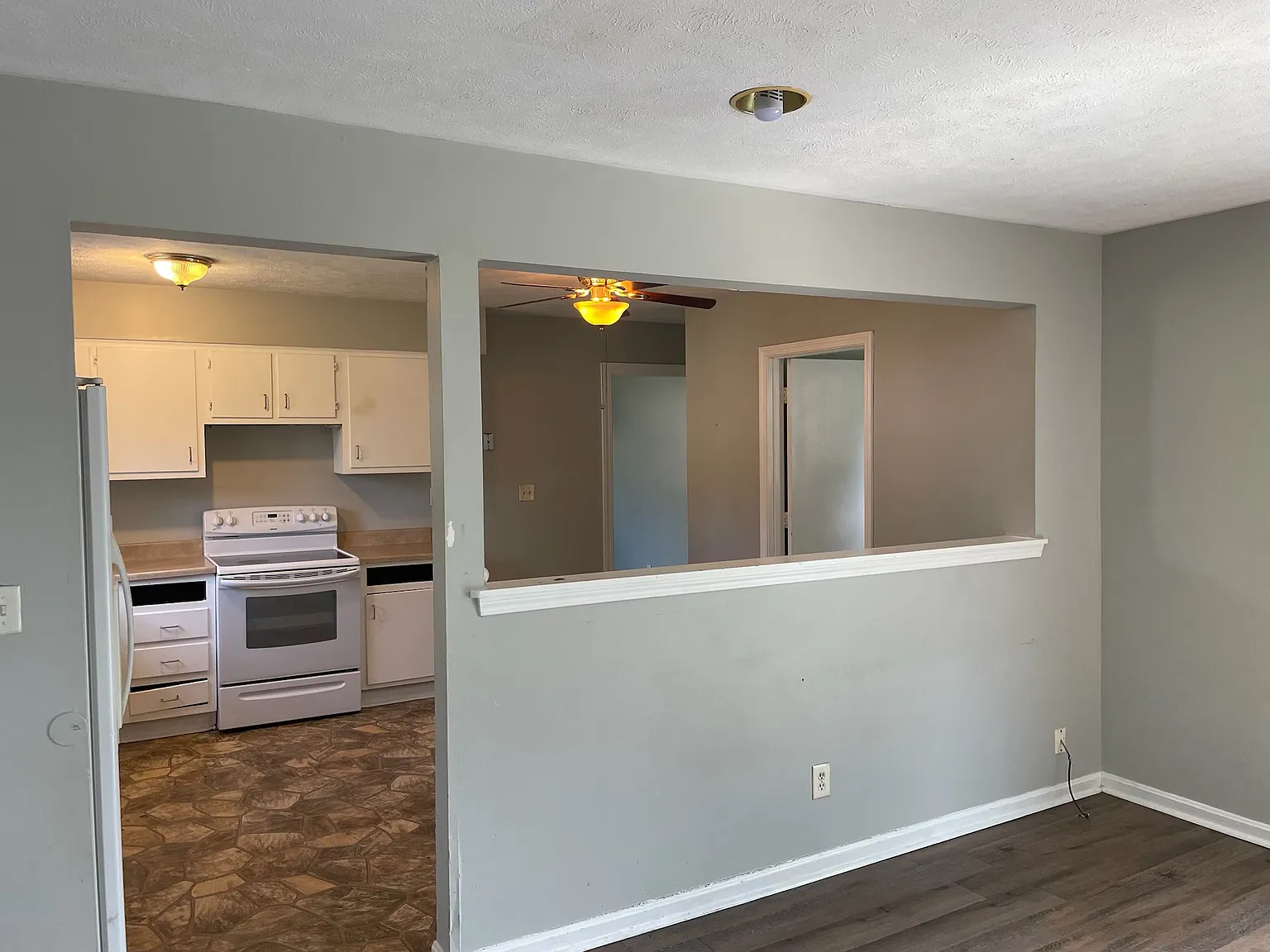 3 bed, 1300 sqft, $1,800 — Photo 4