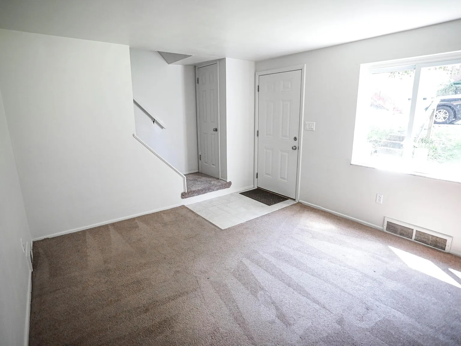 2 bed, $980 — Photo 1