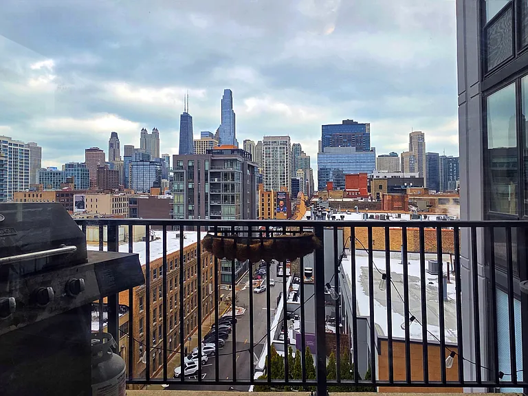 435 W Erie St #1002 — Photo 6