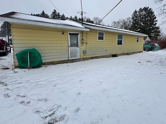 2nd image of 214 E 6th St