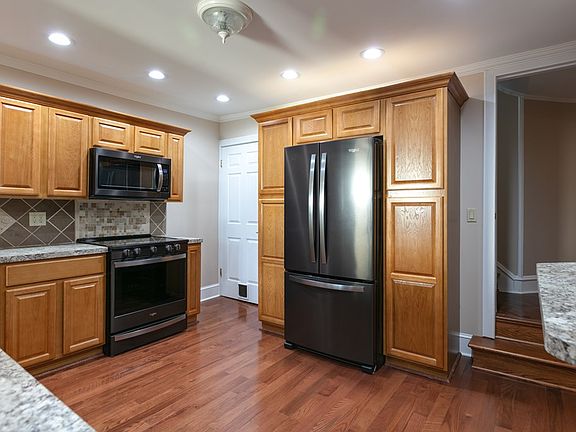 4th image of 1059 Admiral Pl