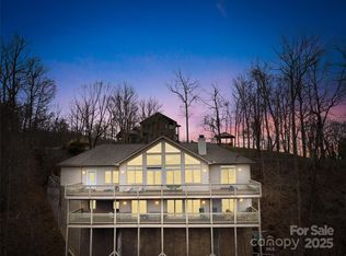 2980 Mountain Air Dr, Burnsville, NC 28714