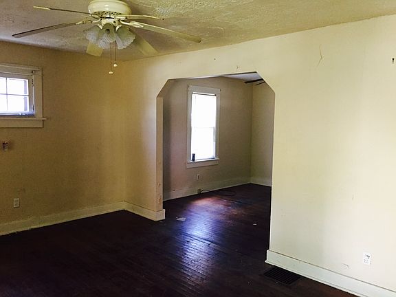 5th image of 300 Knecht Dr