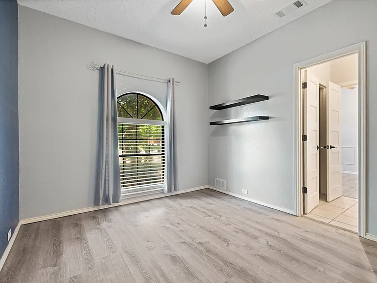 901 Green Brook Dr — Photo 23