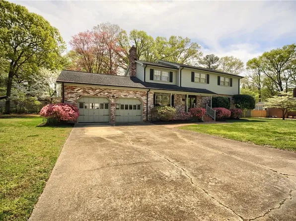 352 Wendwood Dr, Newport News, VA 23602