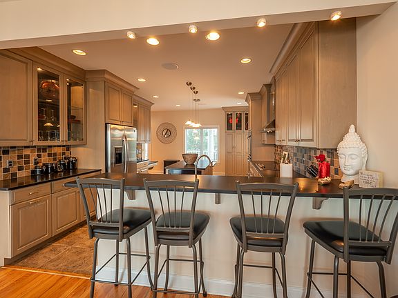 3rd image of 108 Breakwater Reach
