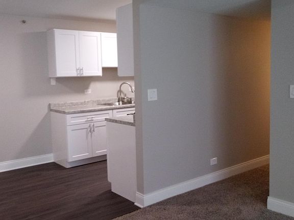 3rd image of 16W505 Mockingbird Ln APT 105