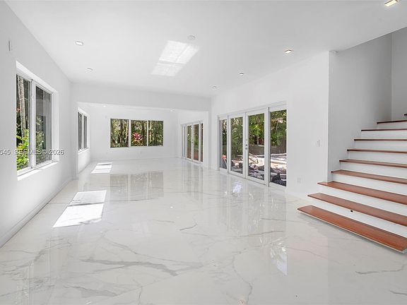 4th image of 5824 Alton Rd