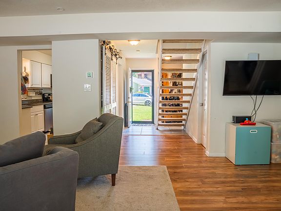 2nd image of 12 Bristol Cir