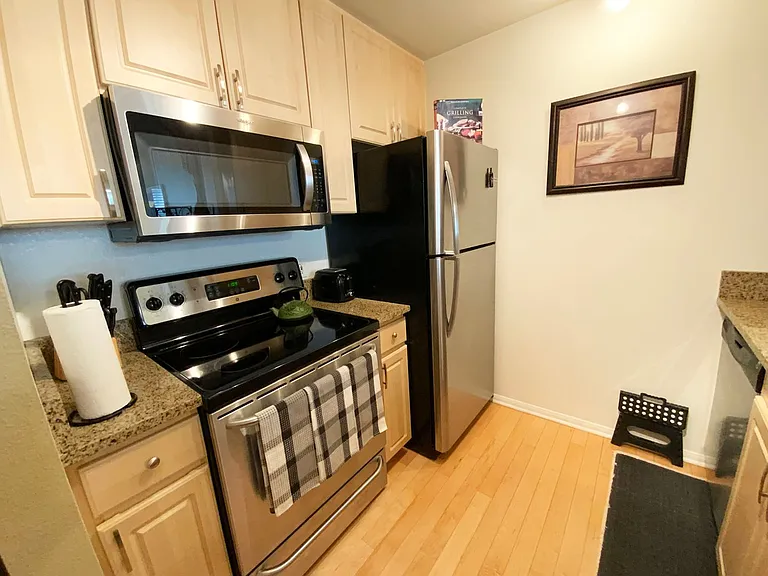 1970 Columbia St #315 — Photo 6