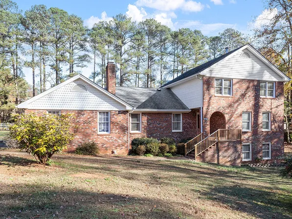 8420 Two Courts Dr, Raleigh, NC 27613