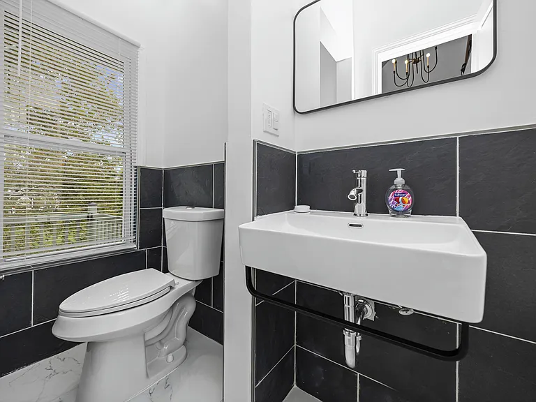 520 Smith St #2 — Photo 3