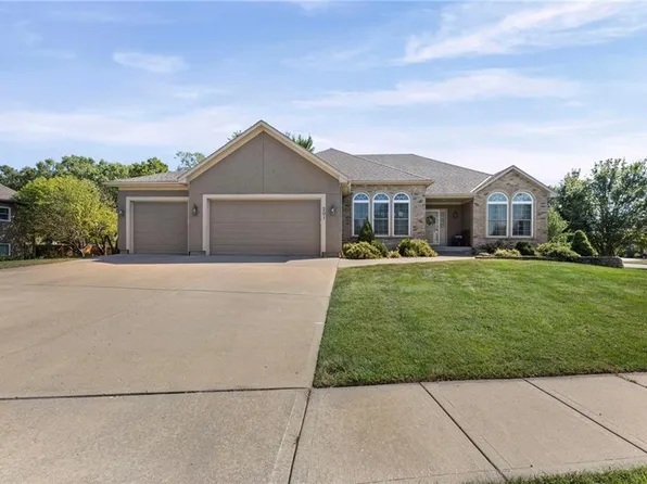 201 E Peach Tree Ln, Gardner, KS 66030