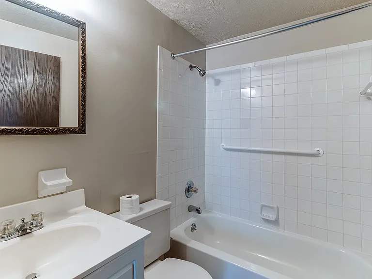 Stoneridge West Apartments — Photo 8