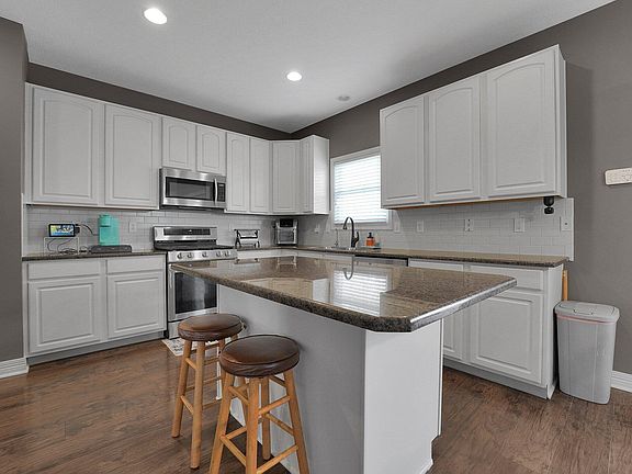 5th image of 721 Brevard Cir