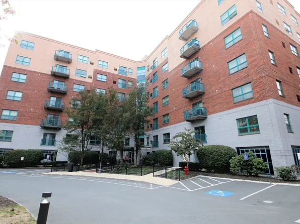 175 Cottage St APT 501, Chelsea, MA 02150