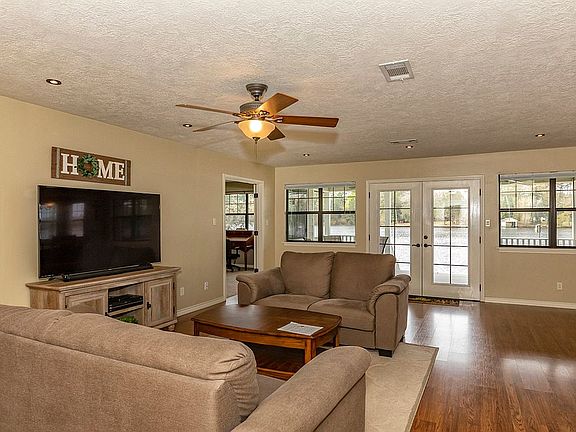 4th image of 295 Sherwood Forest Dr N