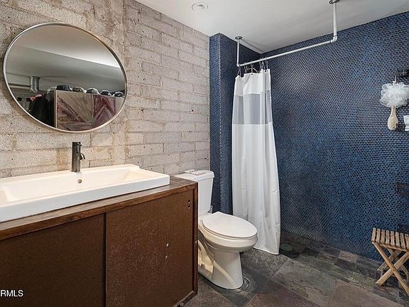 4th image of 1123 E MARYLAND Avenue #5