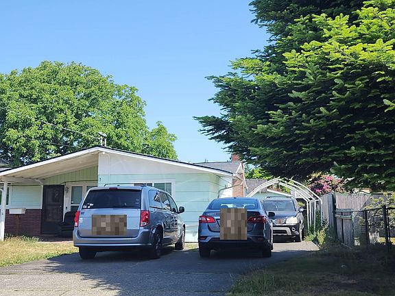 2nd image of 125 E 60th St