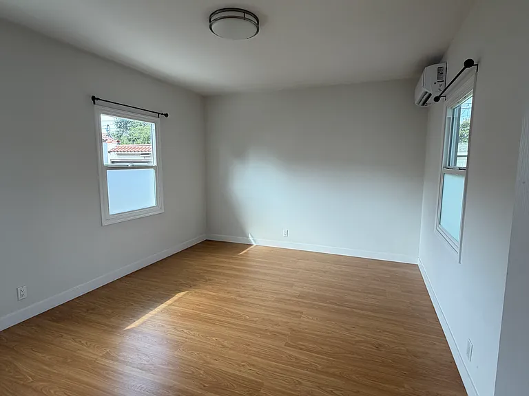 131 N Vega St — Photo 9