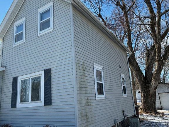 3rd image of 536 Main St