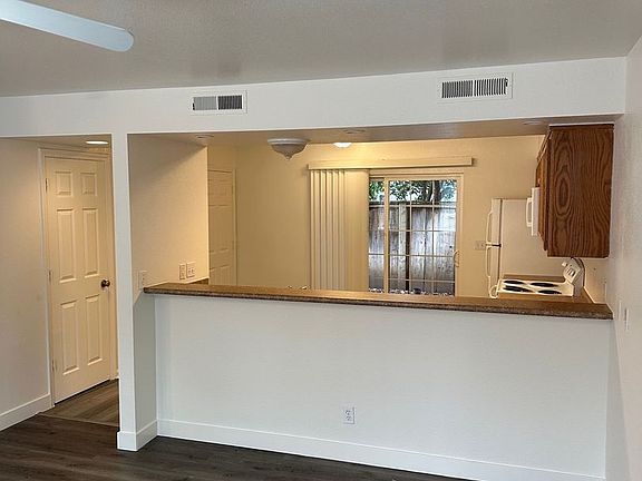 4th image of 725 W 4th Ave Unit 6