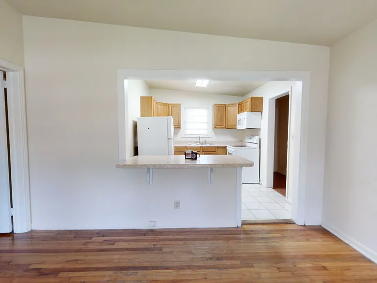 610 Kyle St — Photo 5