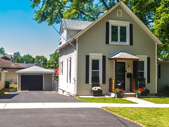 227 E 6th St, Lockport, IL 60441