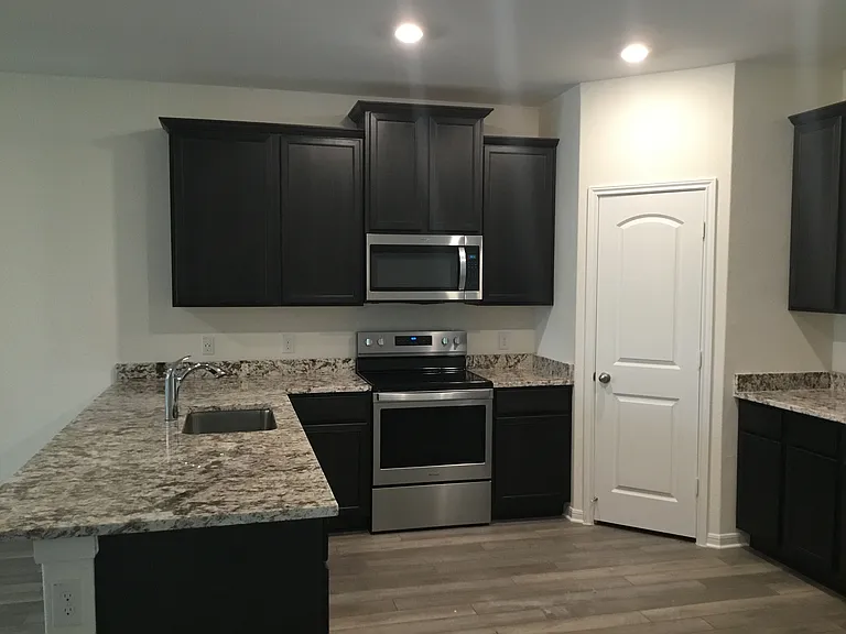 1330 Treeta Trl — Photo 2