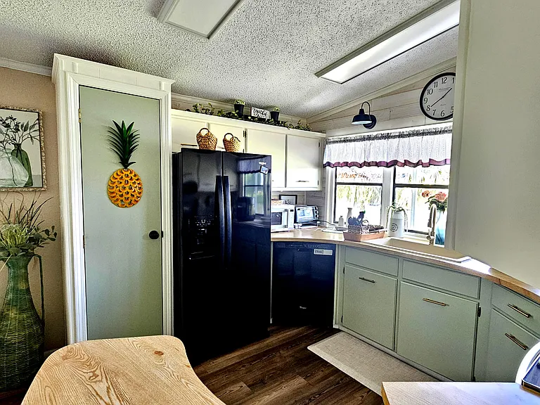 4328 Lakeview Dr N — Photo 8