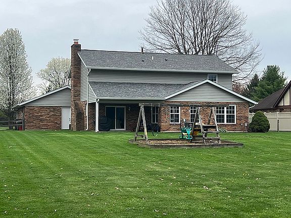 3rd image of 1069 Meadowlark Dr