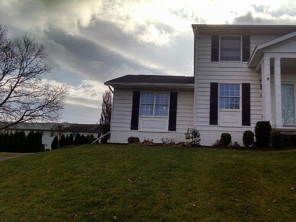 Front of 605 Peachview Lane