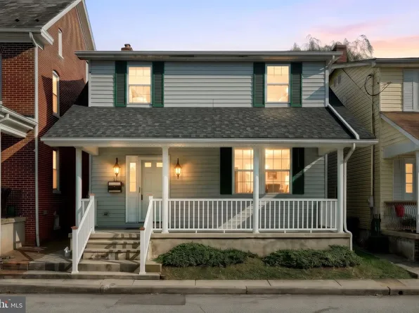 111 Pleasant St, New Oxford, PA 17350