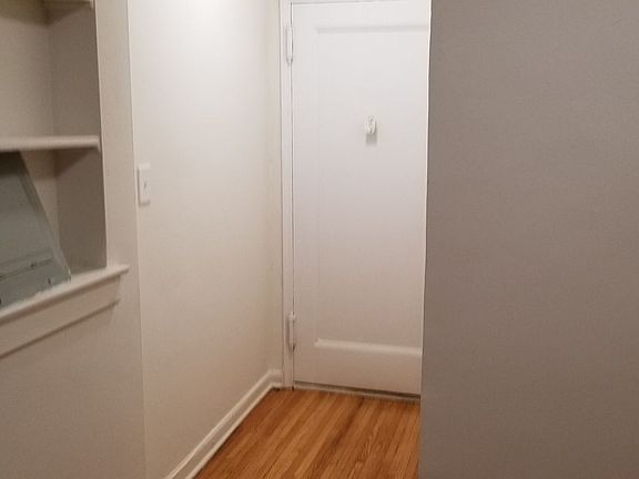 5th image of 141-30 Pershing Cres #6L