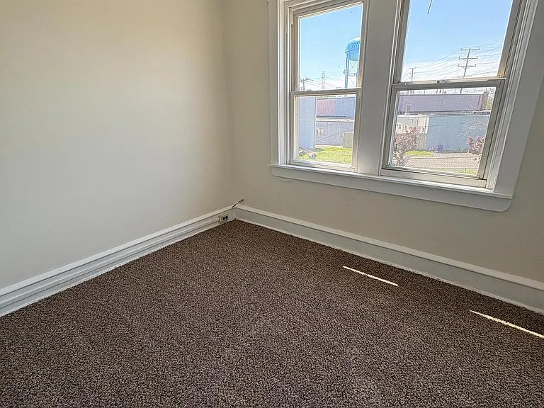 917 Koehler St — Photo 8