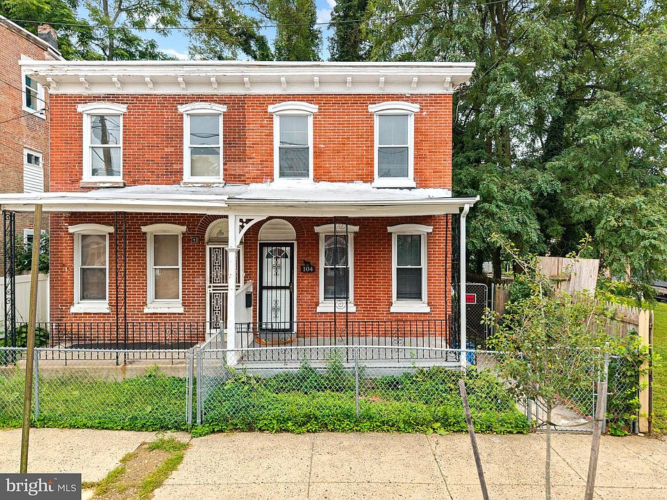 1st image of 104 E Pastorius St