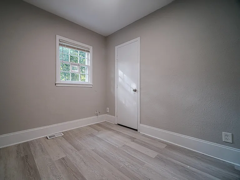 614 Ambassador St — Photo 16