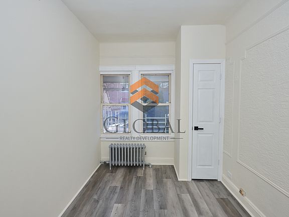 3rd image of 865 E 215th St Floor 1