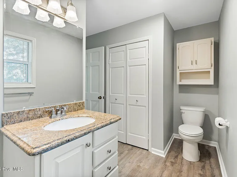 4304 Spirea Dr #B — Photo 9