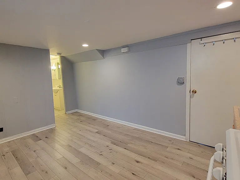 35 W Franklin Ave #BASEMENT — Photo 9